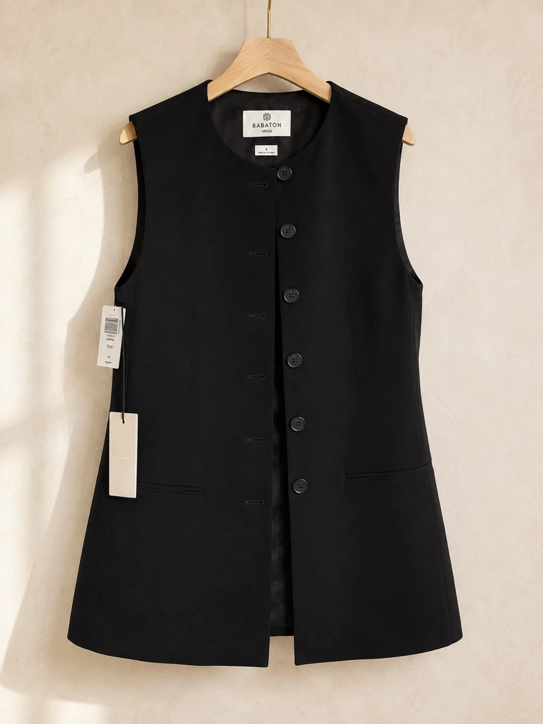Babaton Black Sleeveless Vest Size 6