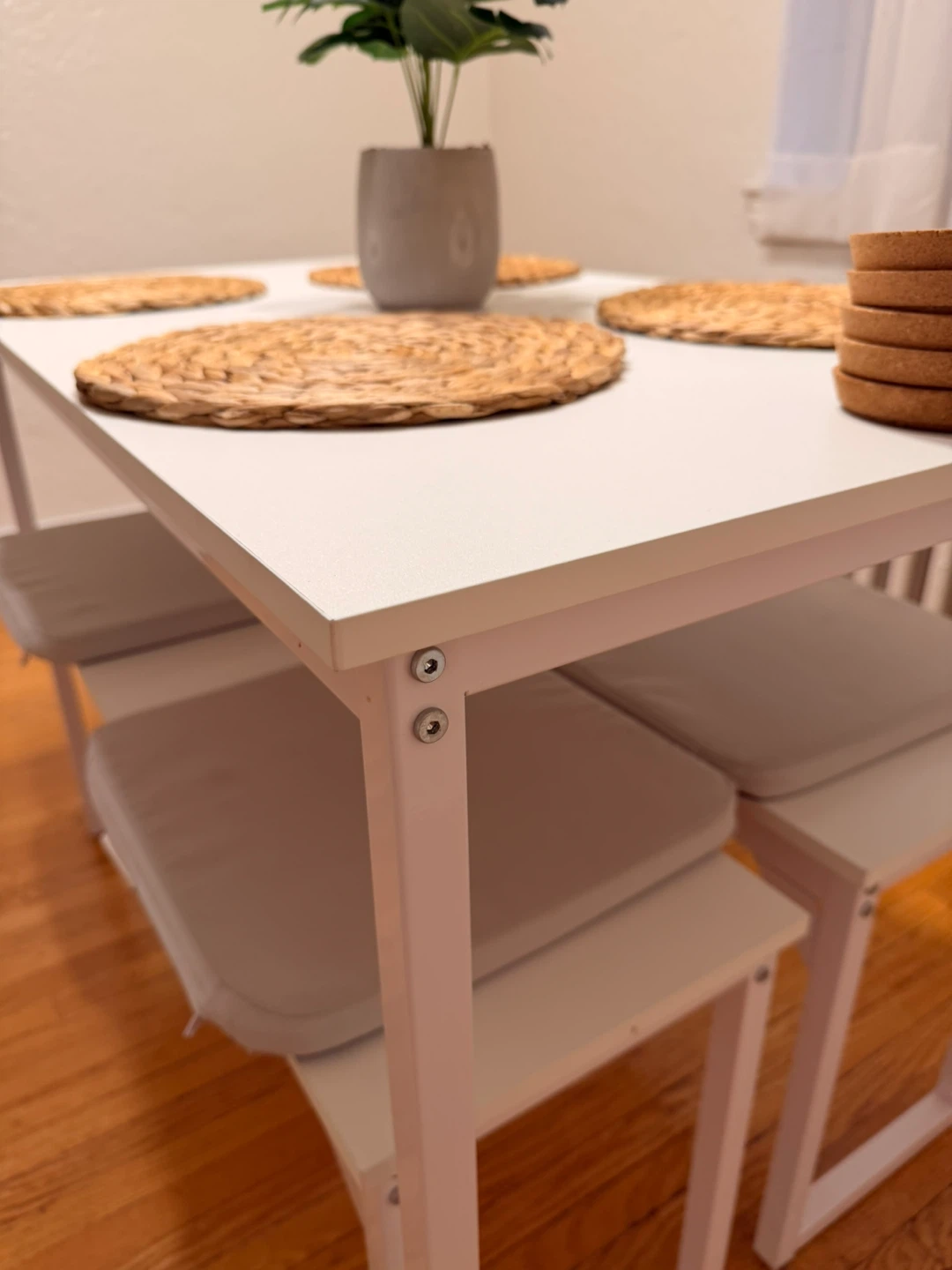 White Dining Table with 2 Stools - photo 2