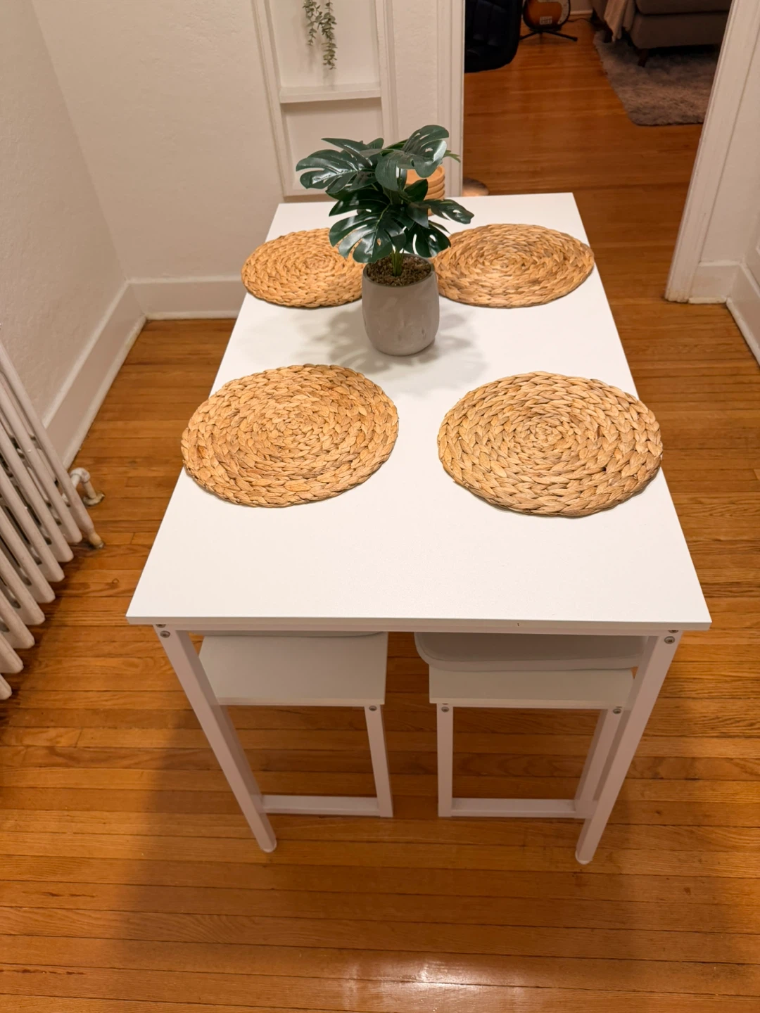 White Dining Table with 2 Stools - photo 3