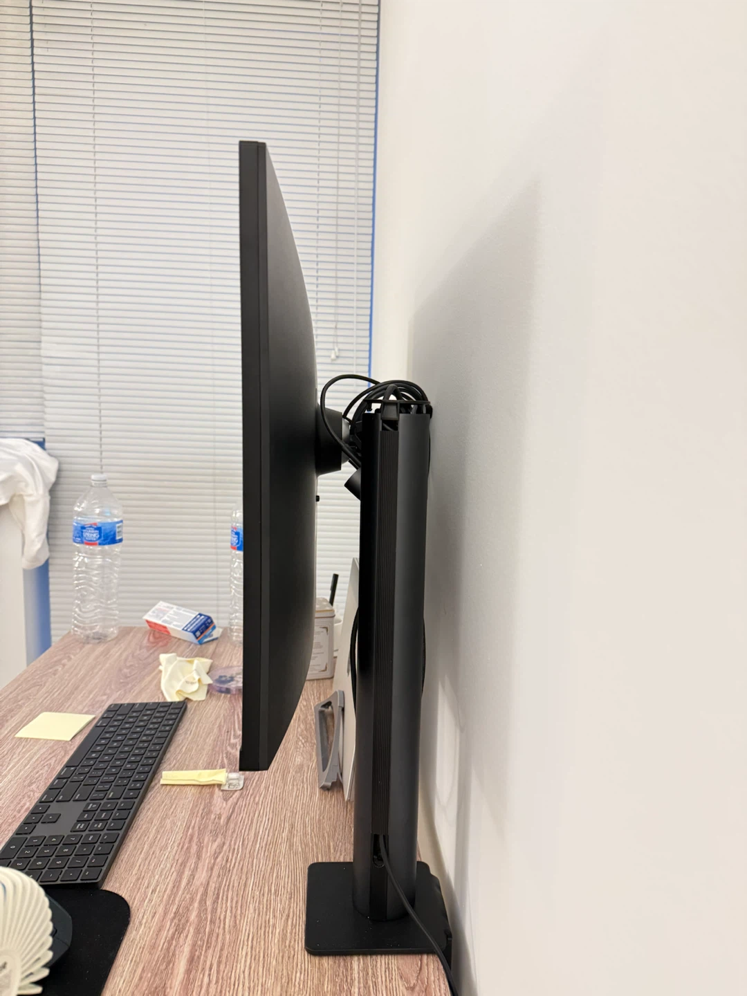 LG UltraFine Display Ergo Monitor 32UN880 - photo 2