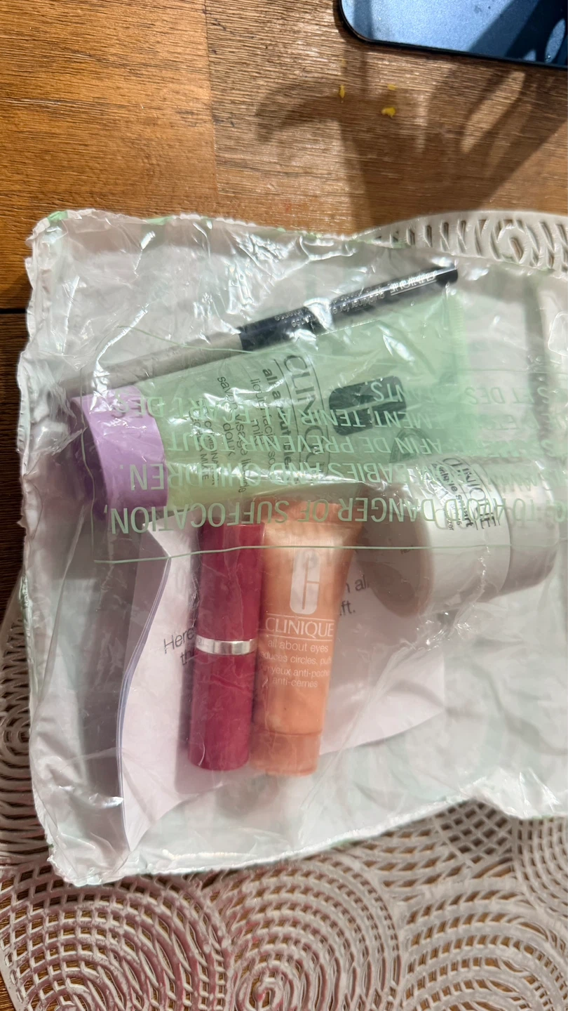 Clinique Skincare & Makeup Set - photo 2