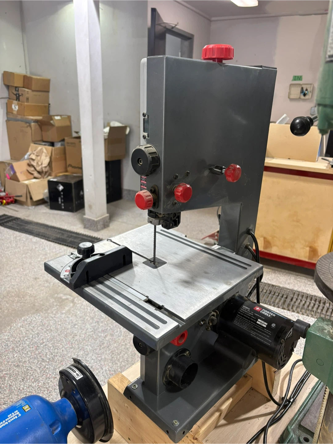 Porter-Cable 9” Band Saw – Works Perfect – Miter Gauge Included - photo 3