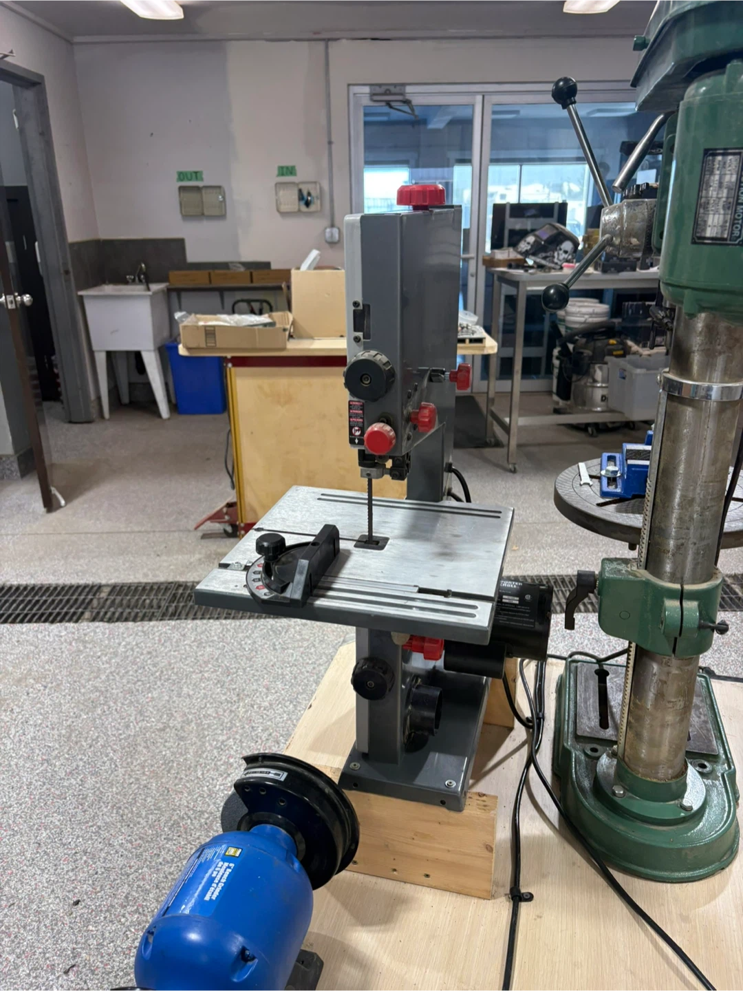 Porter-Cable 9” Band Saw – Works Perfect – Miter Gauge Included - photo 4