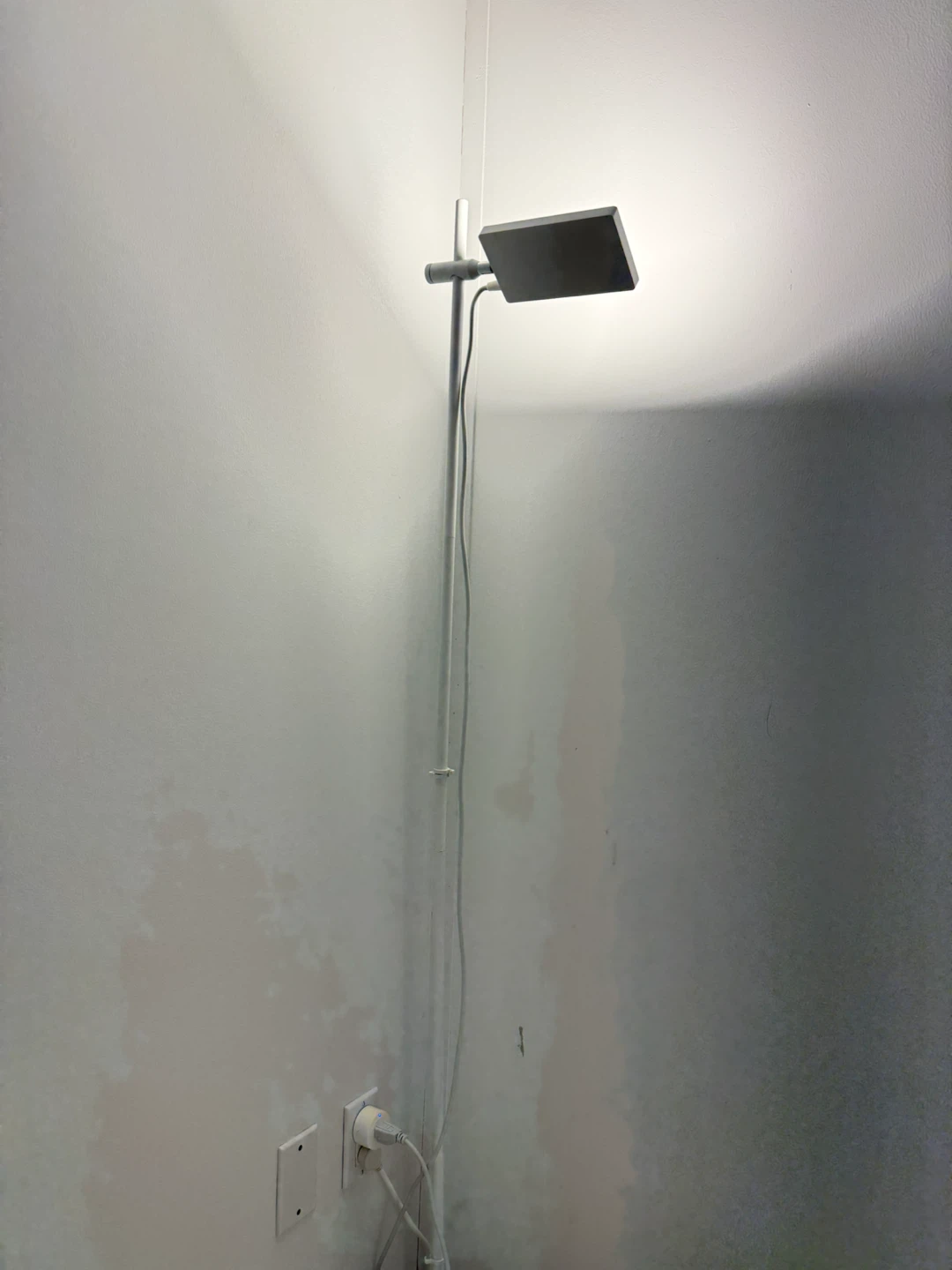 Modern LED Floor Lamp - photo 3