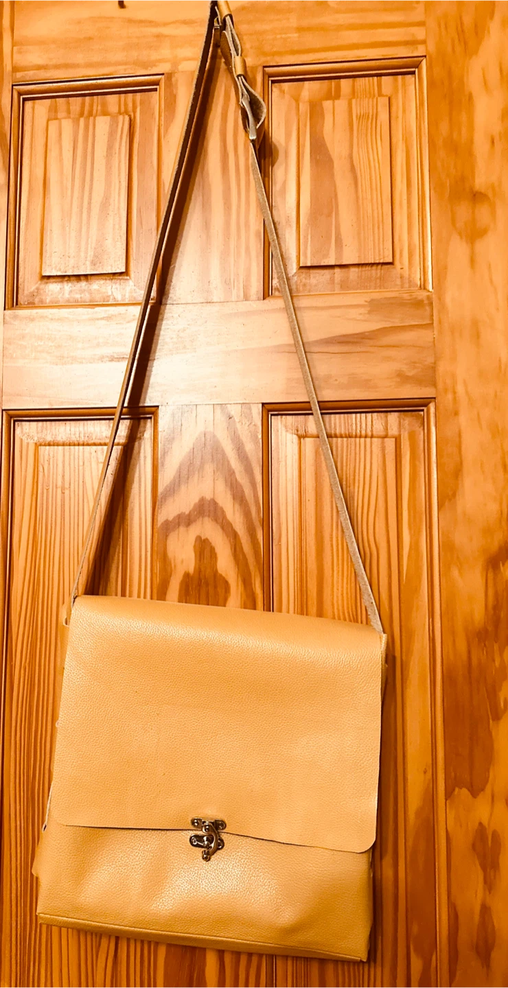 Handmade Tan Genuine Leather Messenger Bag with Zipper Pocket