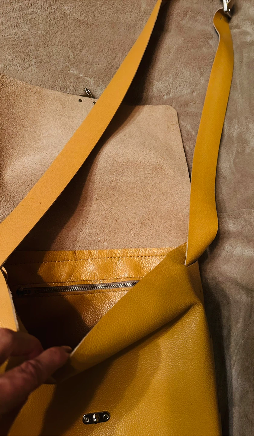 Handmade Tan Genuine Leather Messenger Bag with Zipper Pocket - photo 4