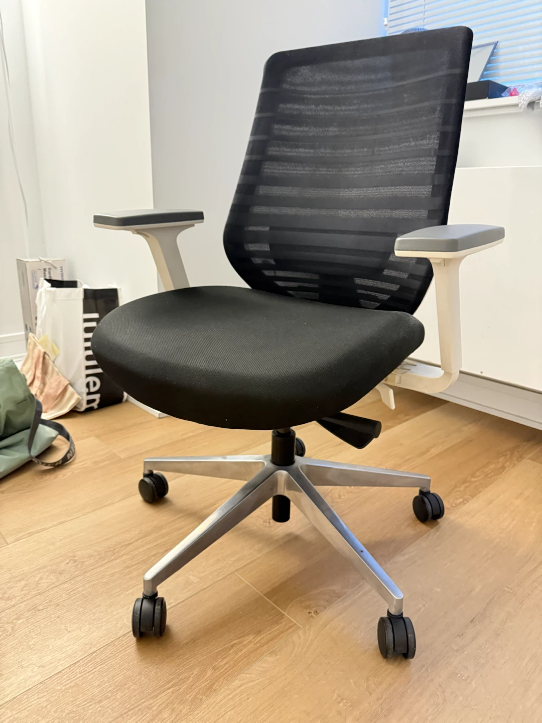 Ergonomic Mesh Office Chair - Black - photo 2
