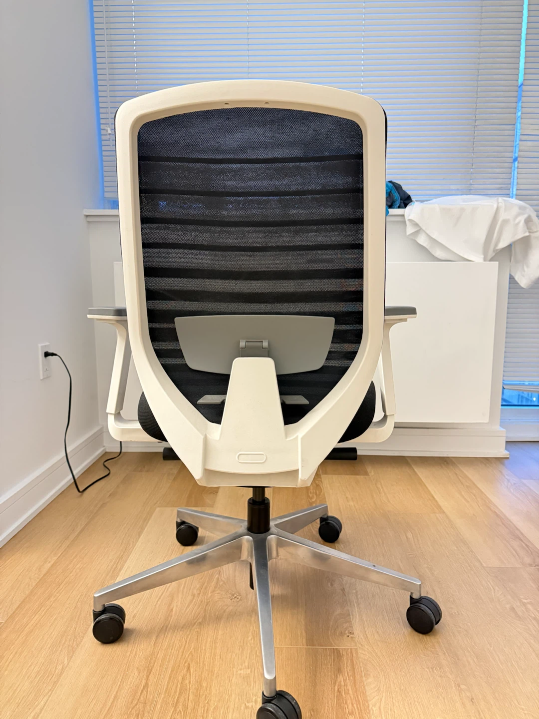 Ergonomic Mesh Office Chair - Black - photo 3
