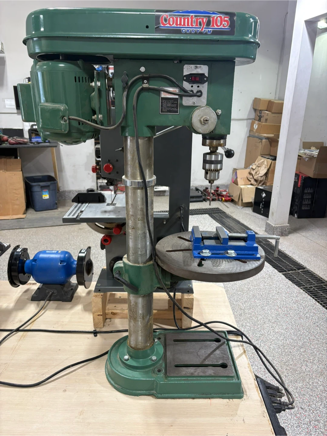 HOUSE OF TOOLS 16-SPEED FLOOR DRILL PRESS + VISE - photo 4
