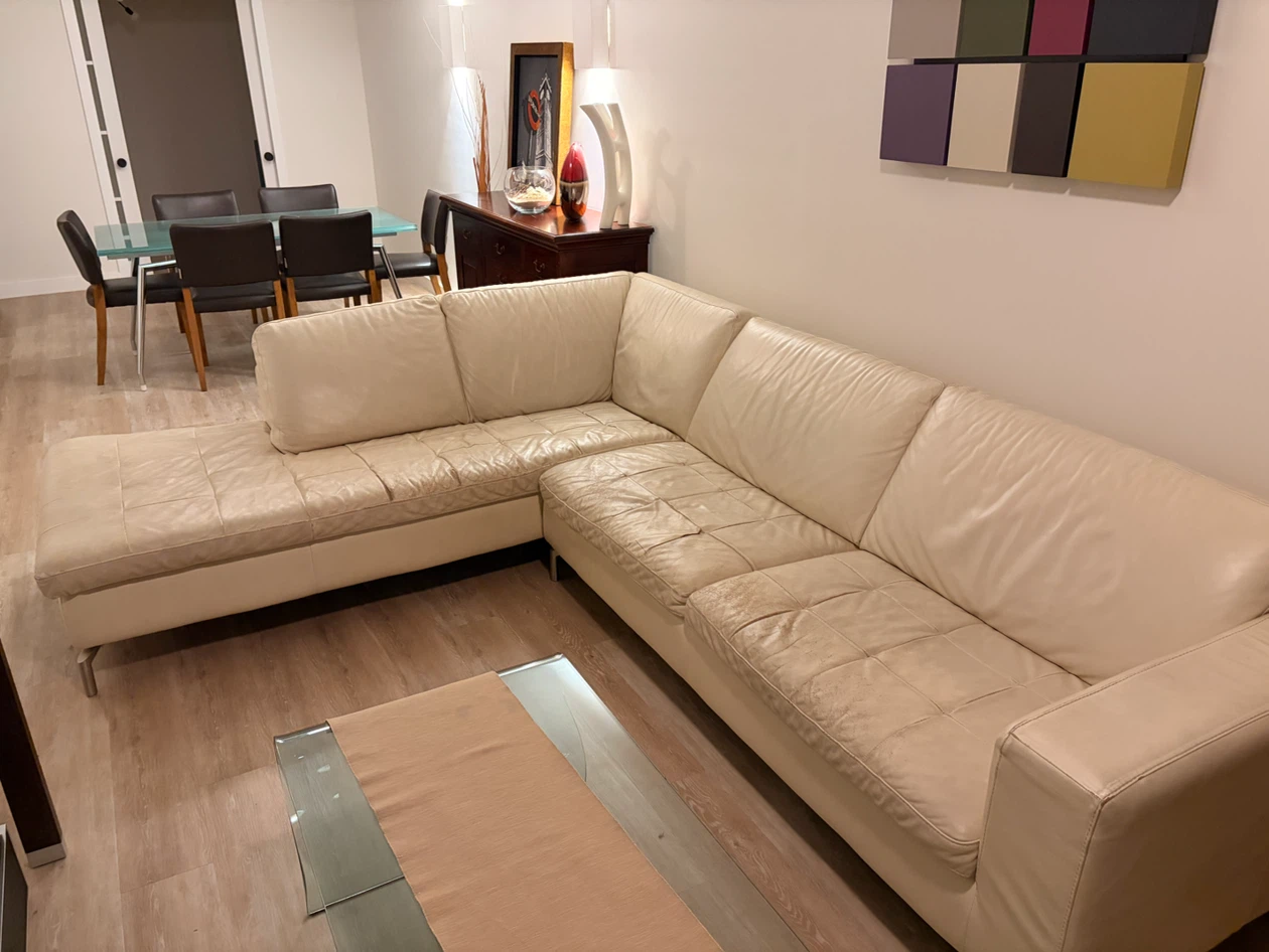 Natuzzi Leather Sectional Sofa – Cream/Off-White