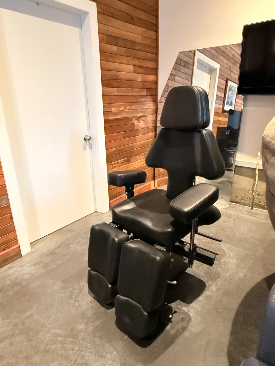 Brand New Tattoo Chair / Tattoo Bed