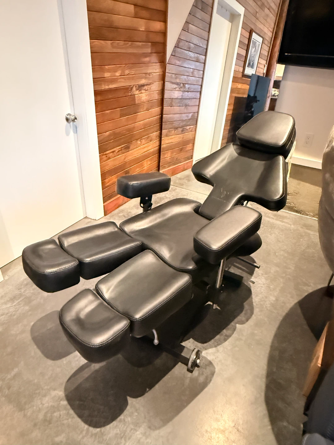 Brand New Tattoo Chair / Tattoo Bed - photo 3