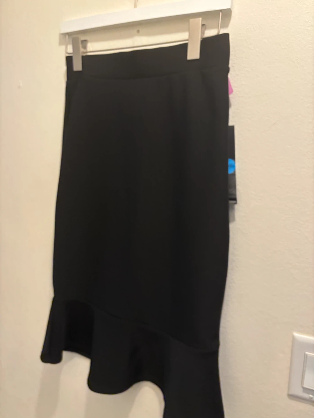 NEW-Size large-Black Ruffle Hem Midi Skirt