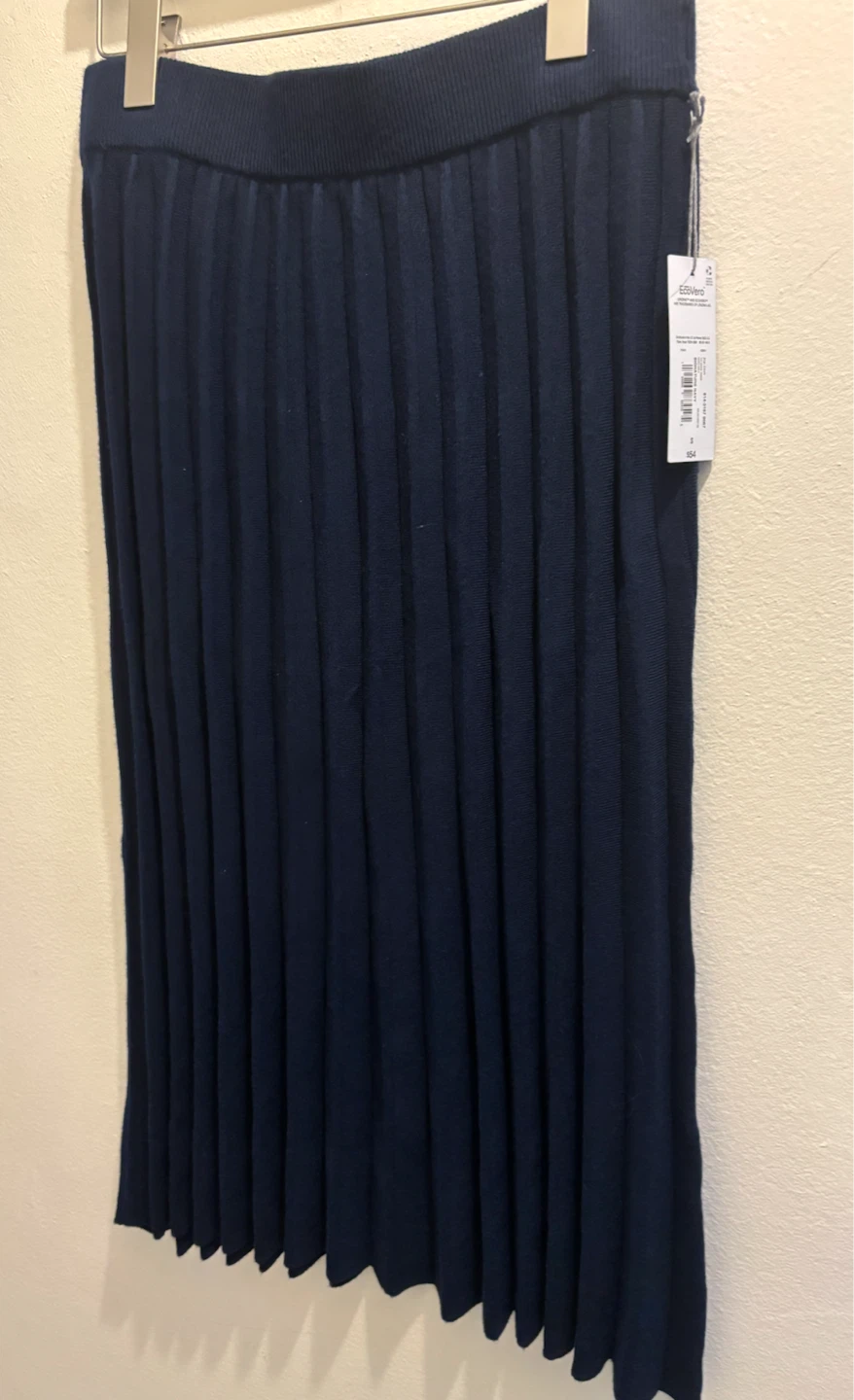 NEW-Liz Claiborne Navy Pleated Skirt Size S