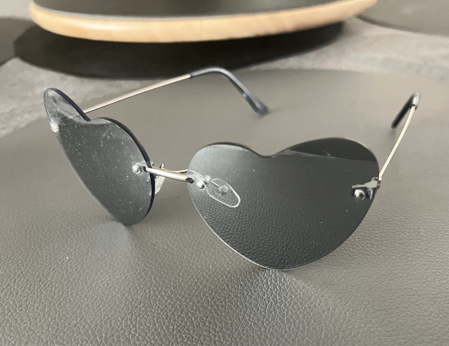 Frameless Blue tinted Heart-shaped sunglasses