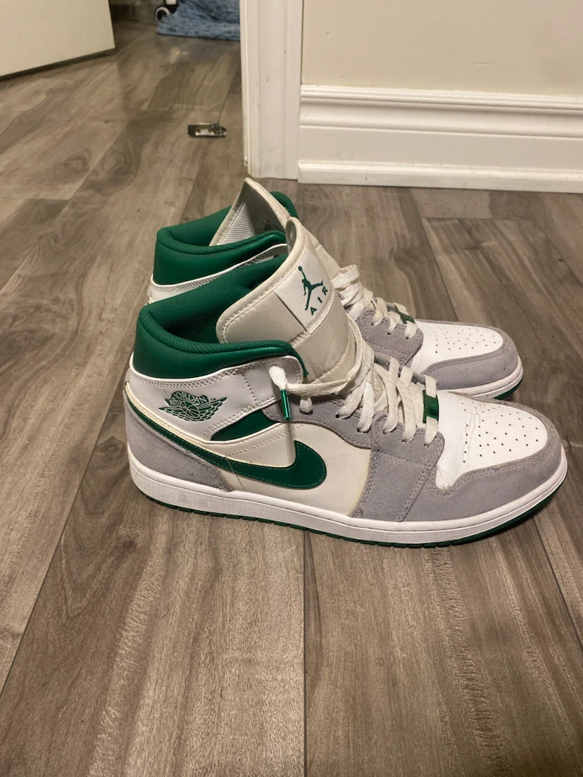 Air Jordan 1 Mid SE "Light Smoke Grey" Size 11 - photo 2