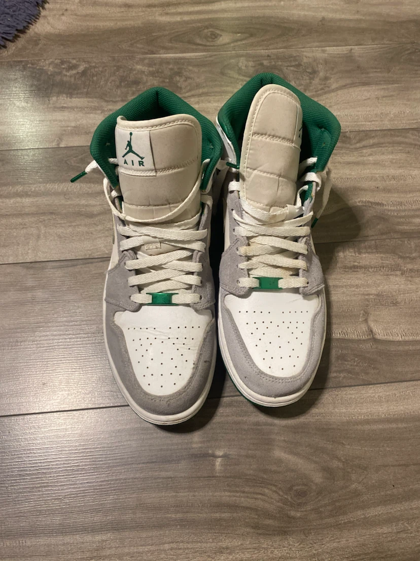 Air Jordan 1 Mid SE "Light Smoke Grey" Size 11 - photo 3