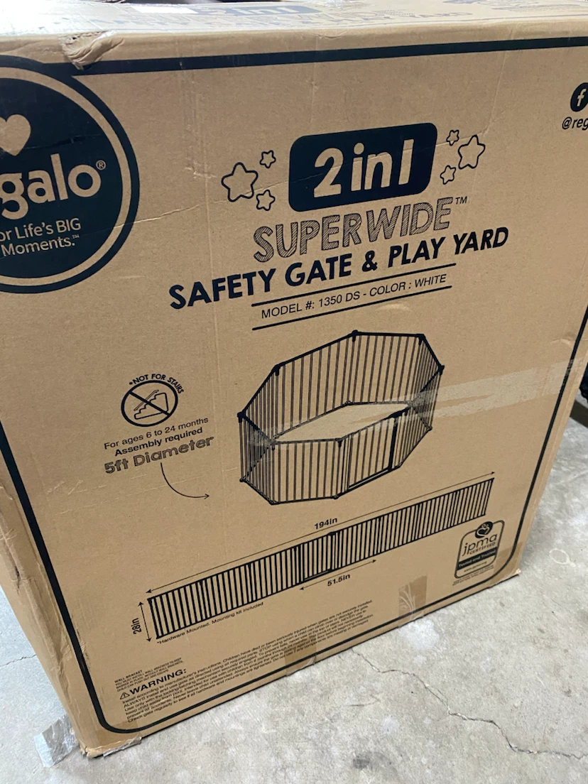 2 in 1 baby gate/play yard New in box