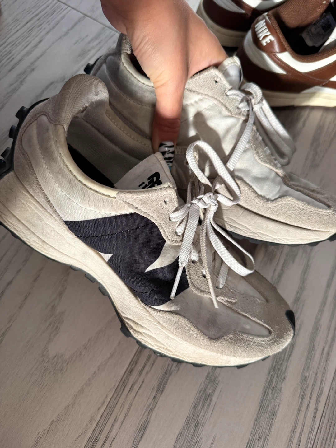 New Balance 327 Sneakers