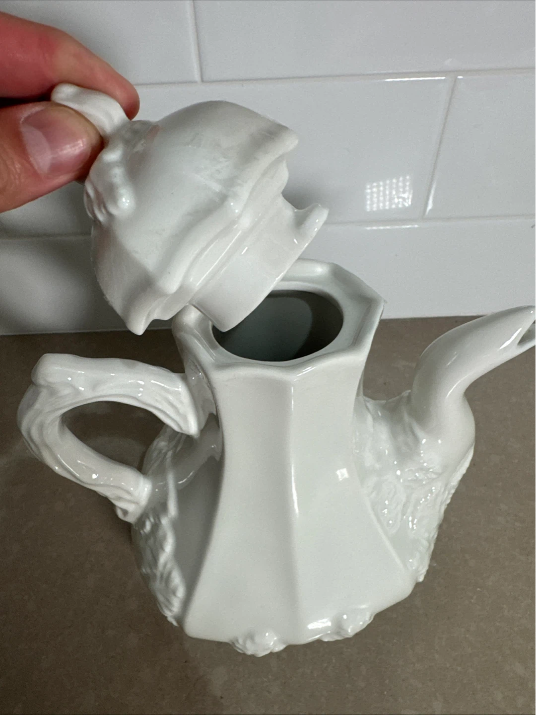 Red Cliff White Ironstone Coffee Teapot Grape Leaf Flawless - photo 3
