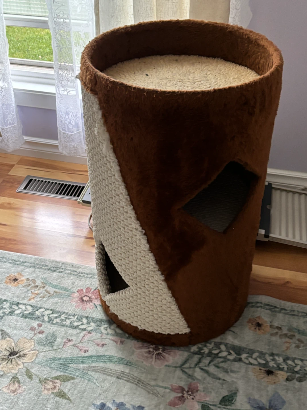 Free cat house/scratching post. - photo 2