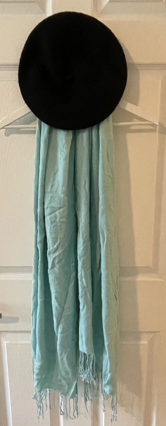 Black Beret and Light Blue / Green  Pashmina Set (pre-loved) - photo 3