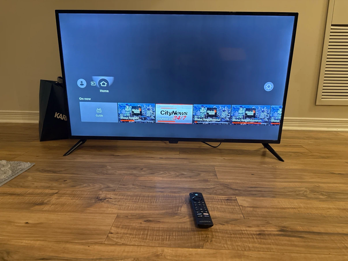 Insignia 42" 1080p LED Smart TV - photo 3