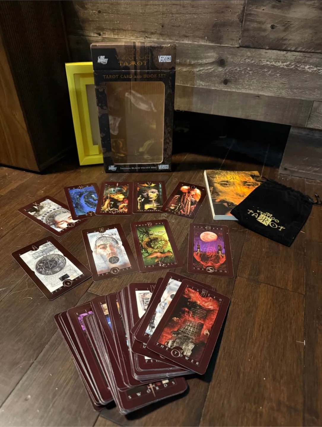 20th Anniversary Vertigo Tarot Card Gift Set
