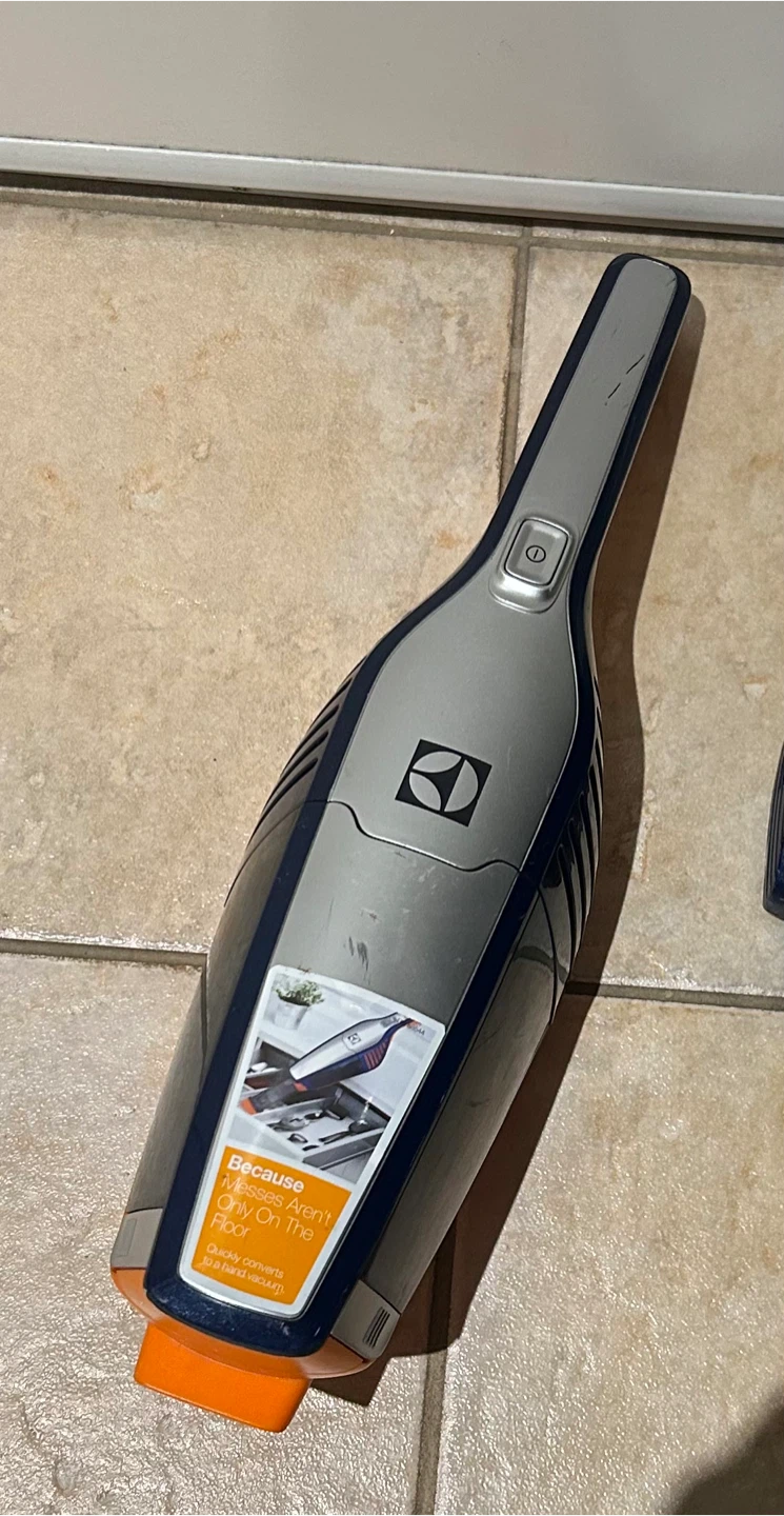 Electrolux ErgoRapido Stick Vacuum - photo 2