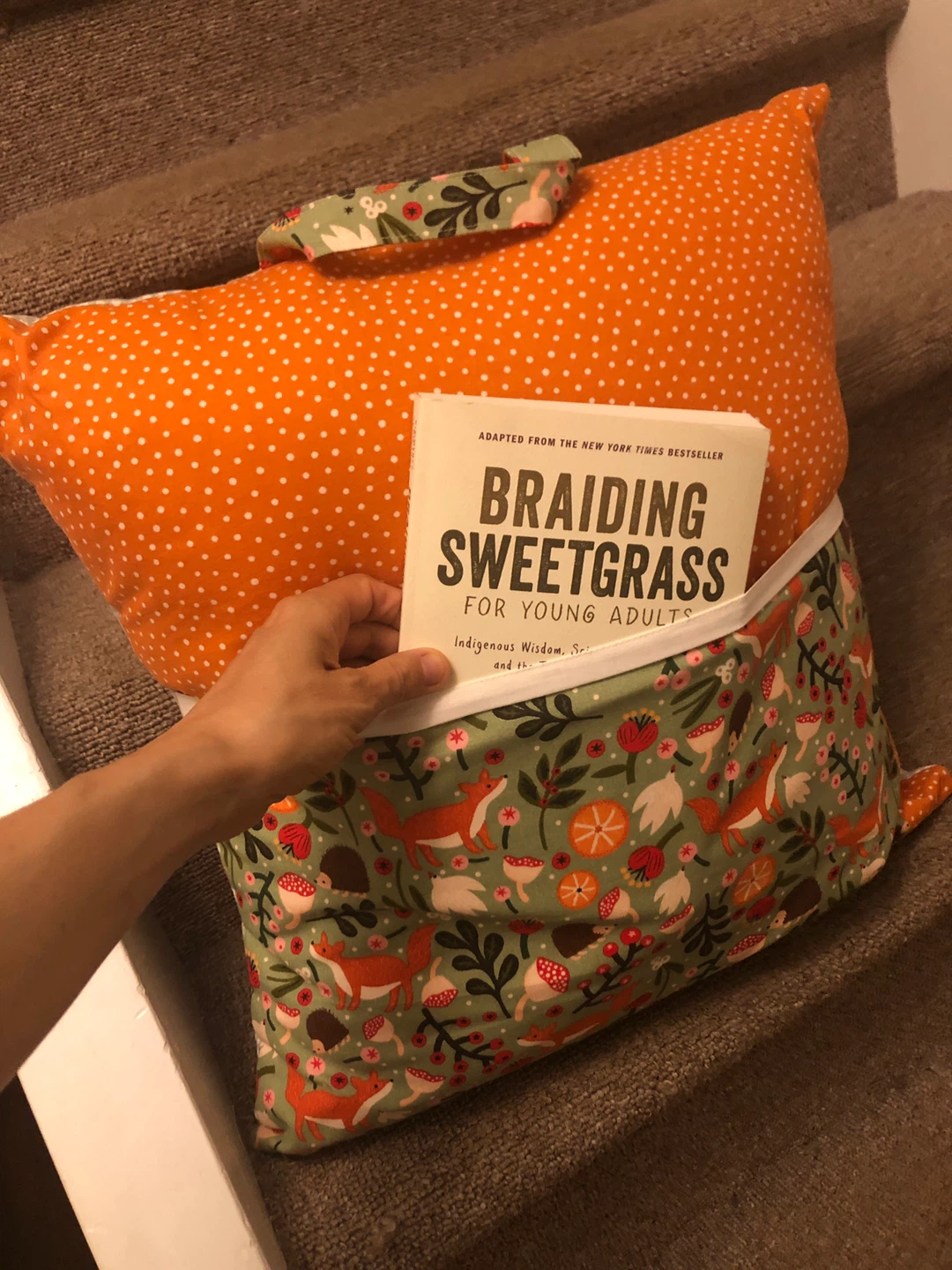 Reading pillow - photo 2