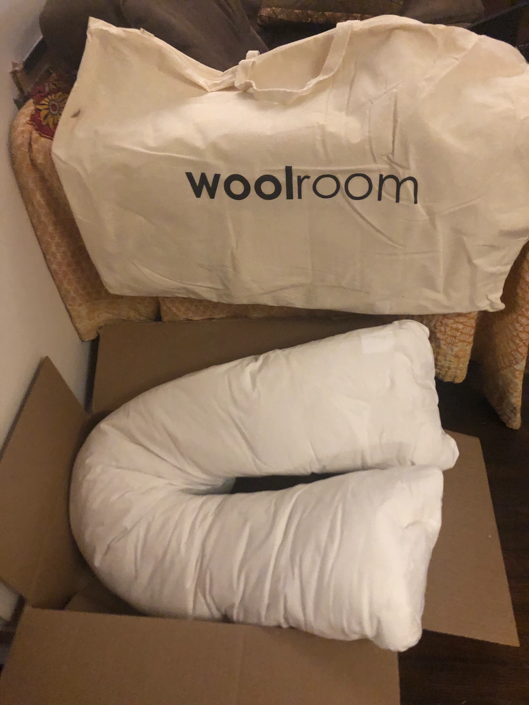 Sleep pillow - V-shaped, wool filling