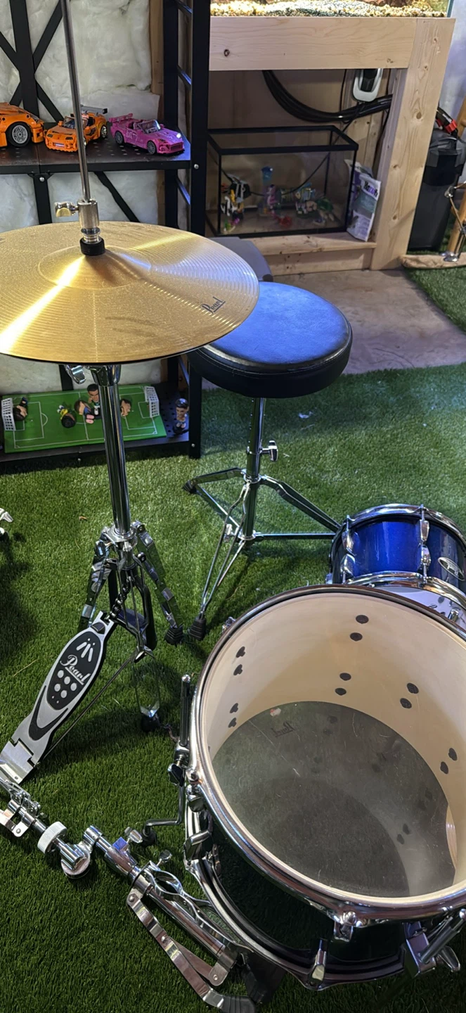 Pearl Roadshow Drum Kit - photo 4