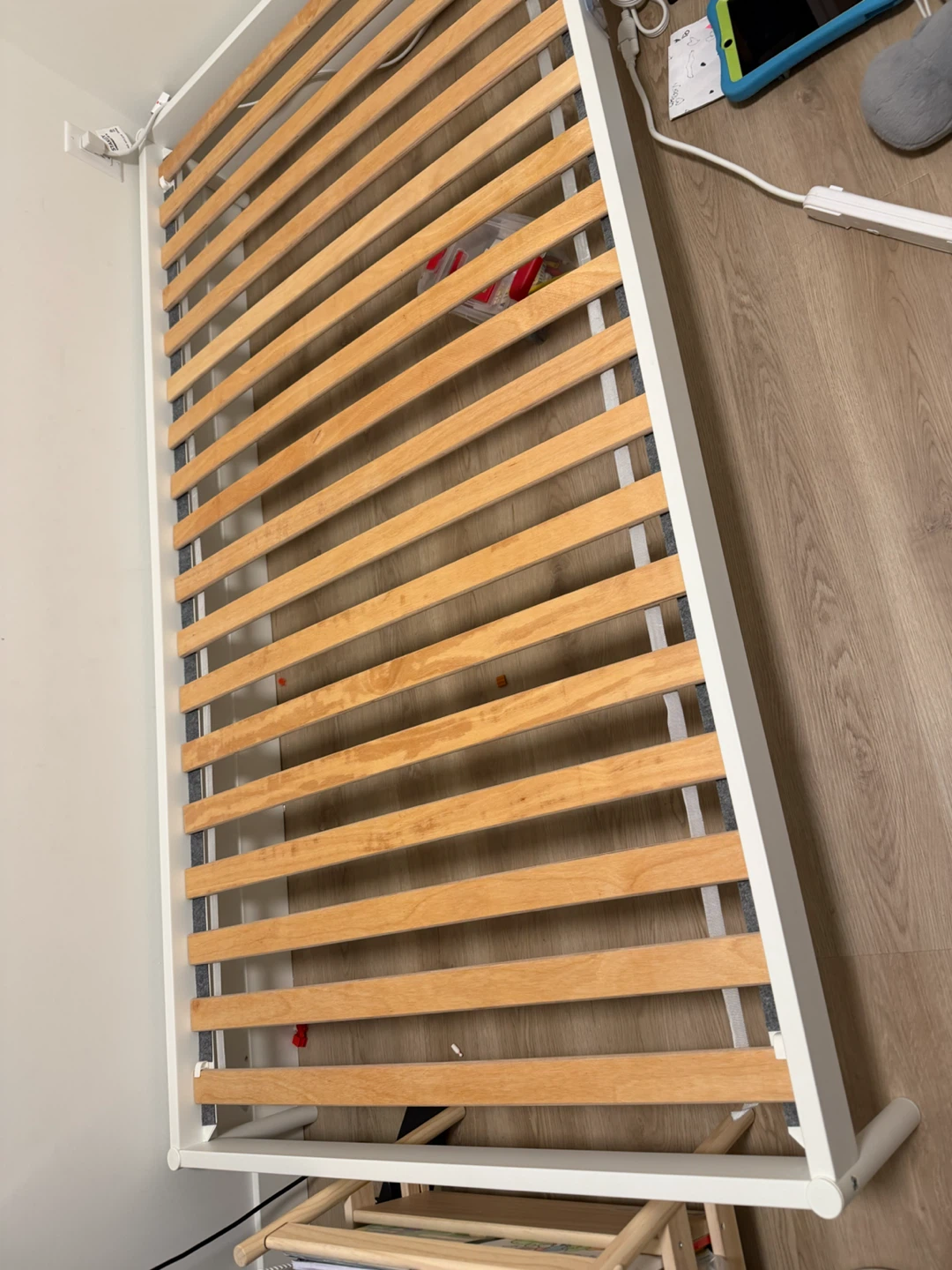 White Metal Bed Frame with Wooden Slats twin - photo 2