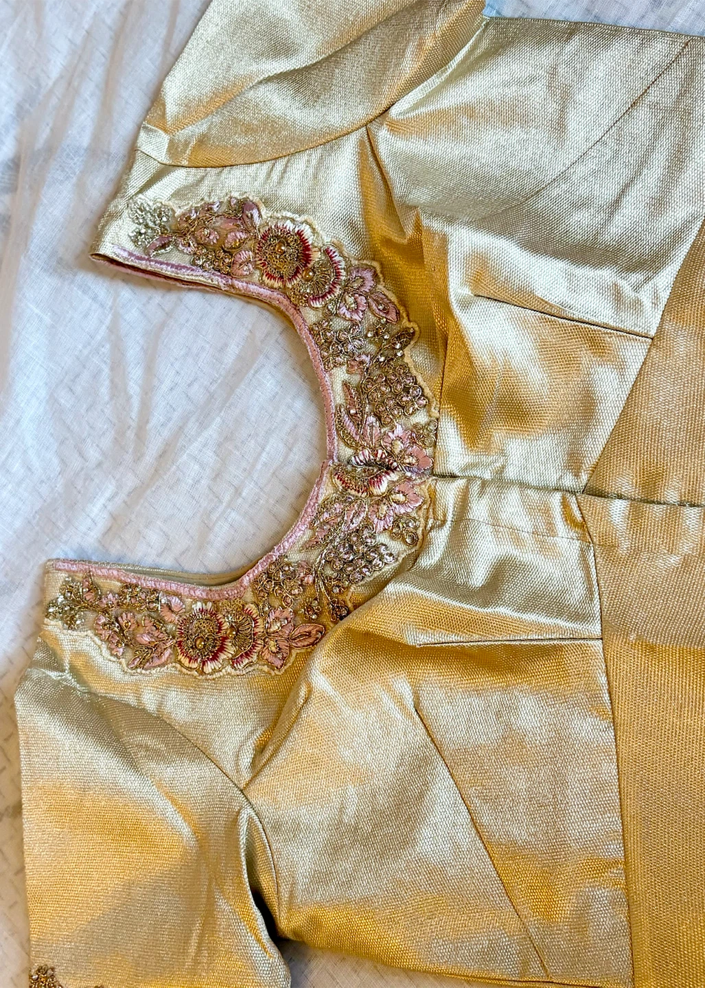 Pink Chiffon Saree with Gold Border and Medium Blouse - photo 3