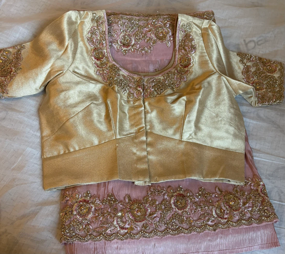 Pink Chiffon Saree with Gold Border and Medium Blouse - photo 5