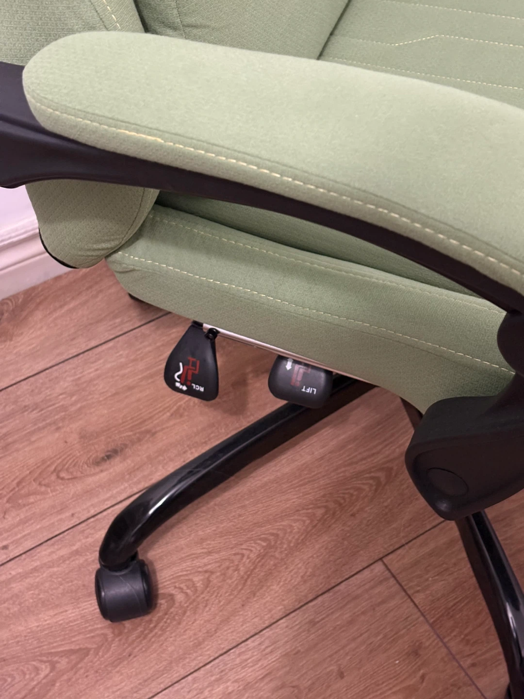 Green Gaming Chair with Footrest & Massage – Moving Sale - photo 2