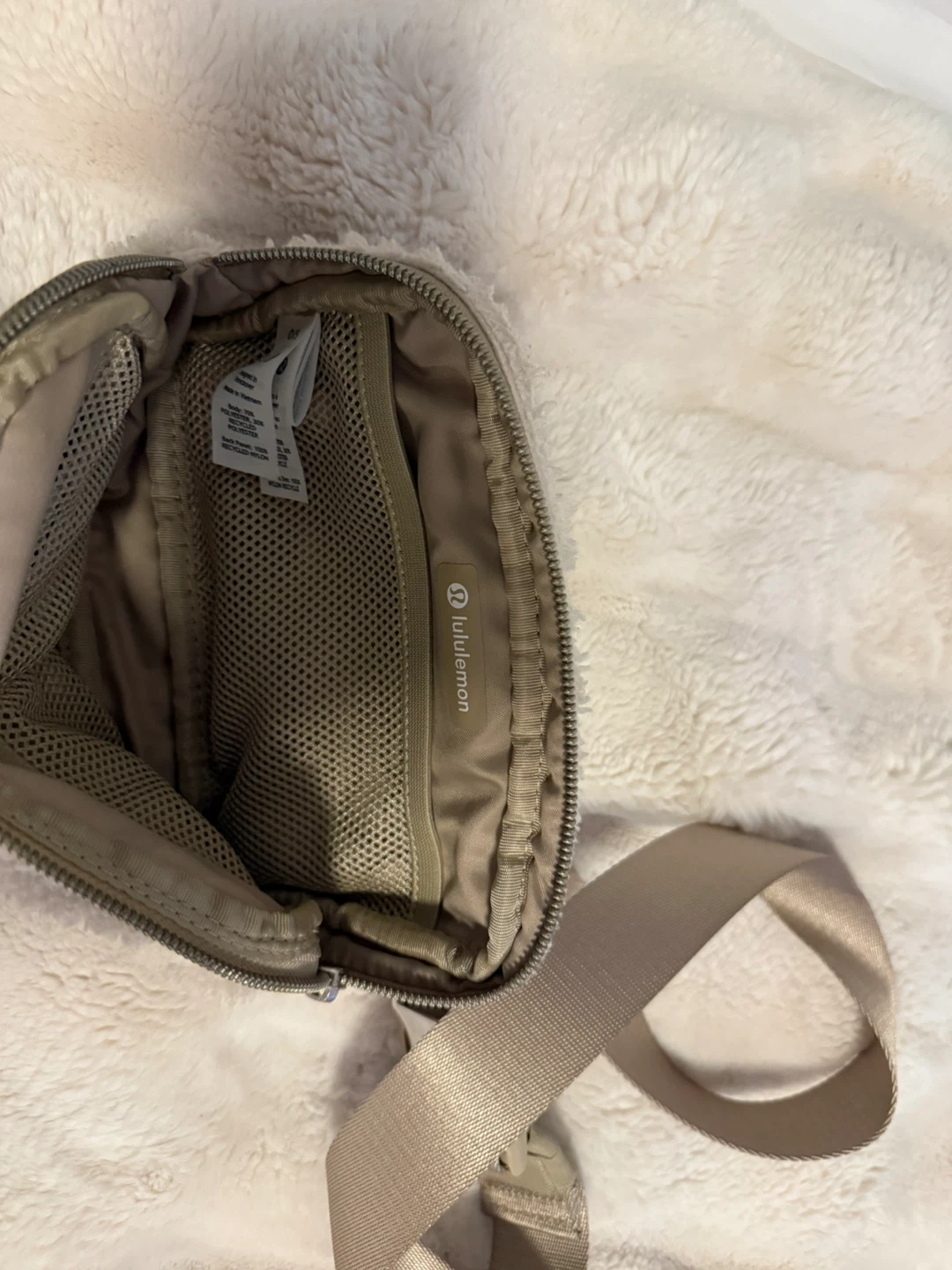Lululemon Sherpa Belt Bag - photo 2
