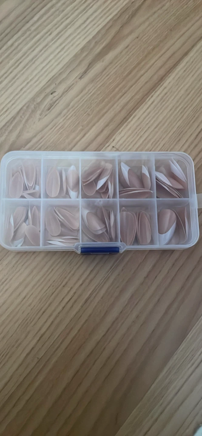 Press-on Nails with Storage Case - photo 2