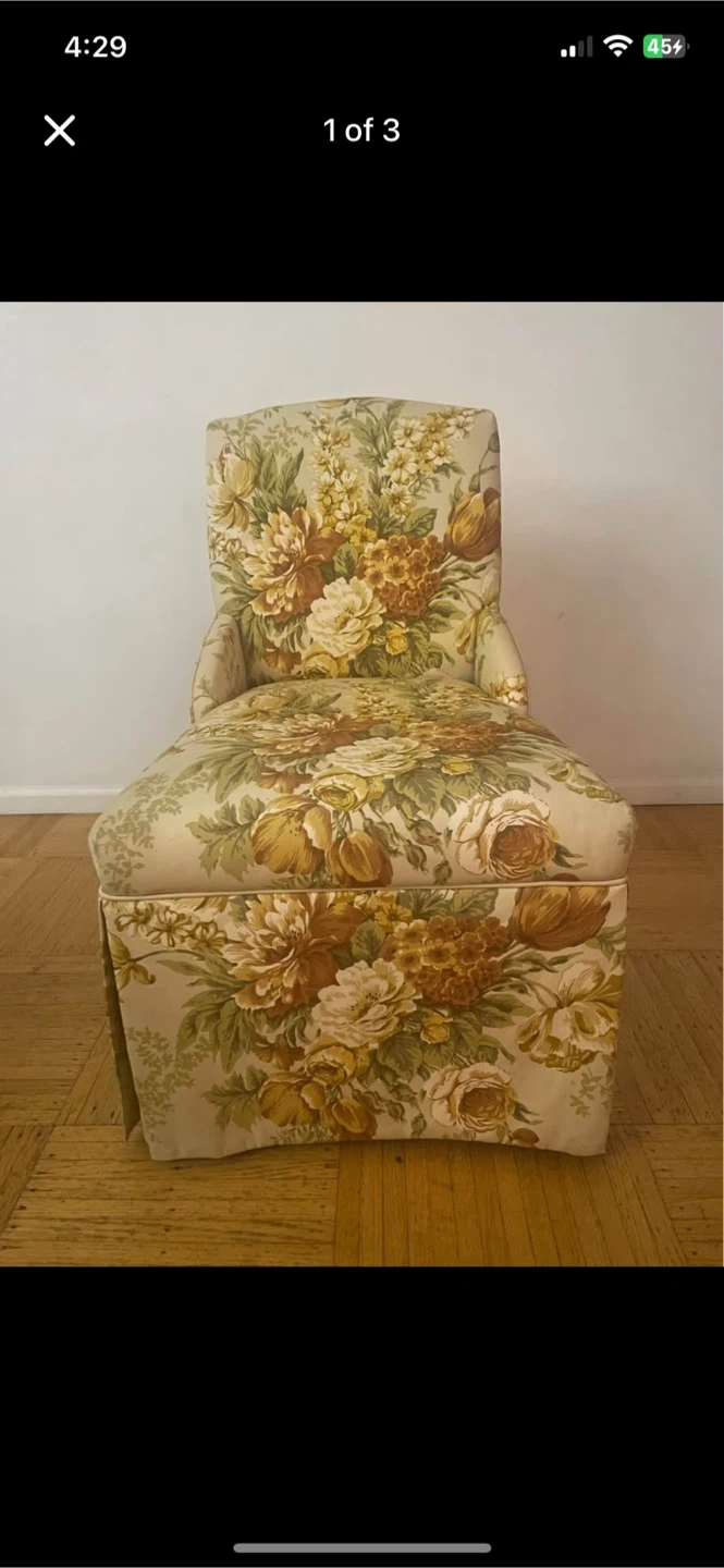 Vintage Floral Accent Chair With Pillows