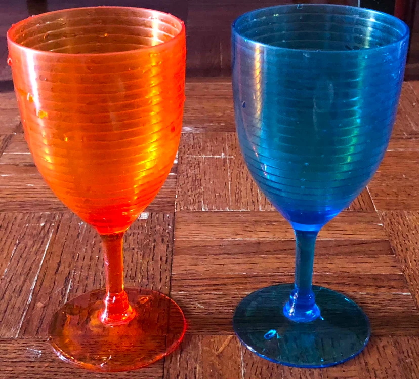 Set of 2 Plastic Wine Glasses - Orange and Blue