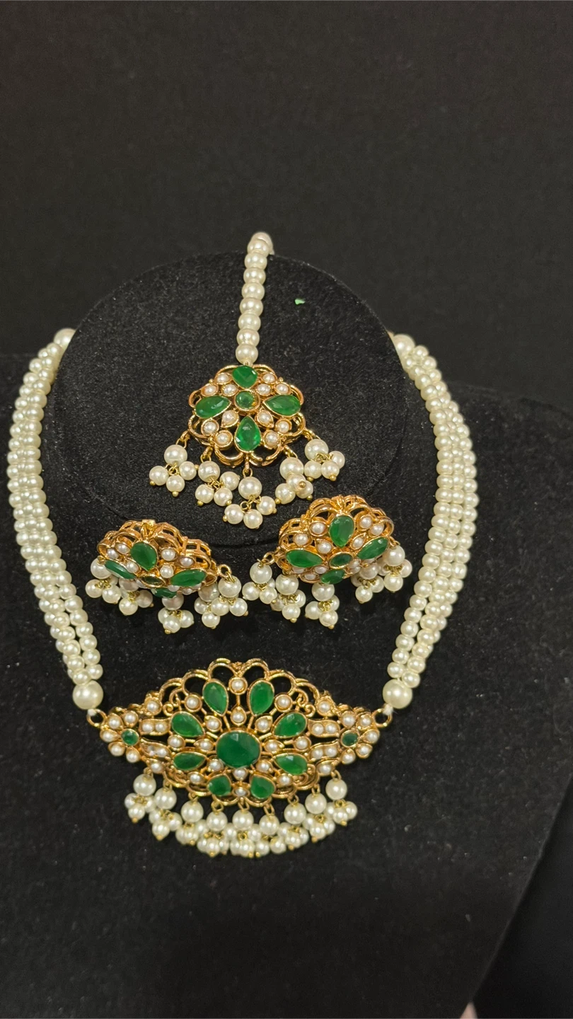 Gold-toned Choker Necklace Set with Green Stones and Pearls