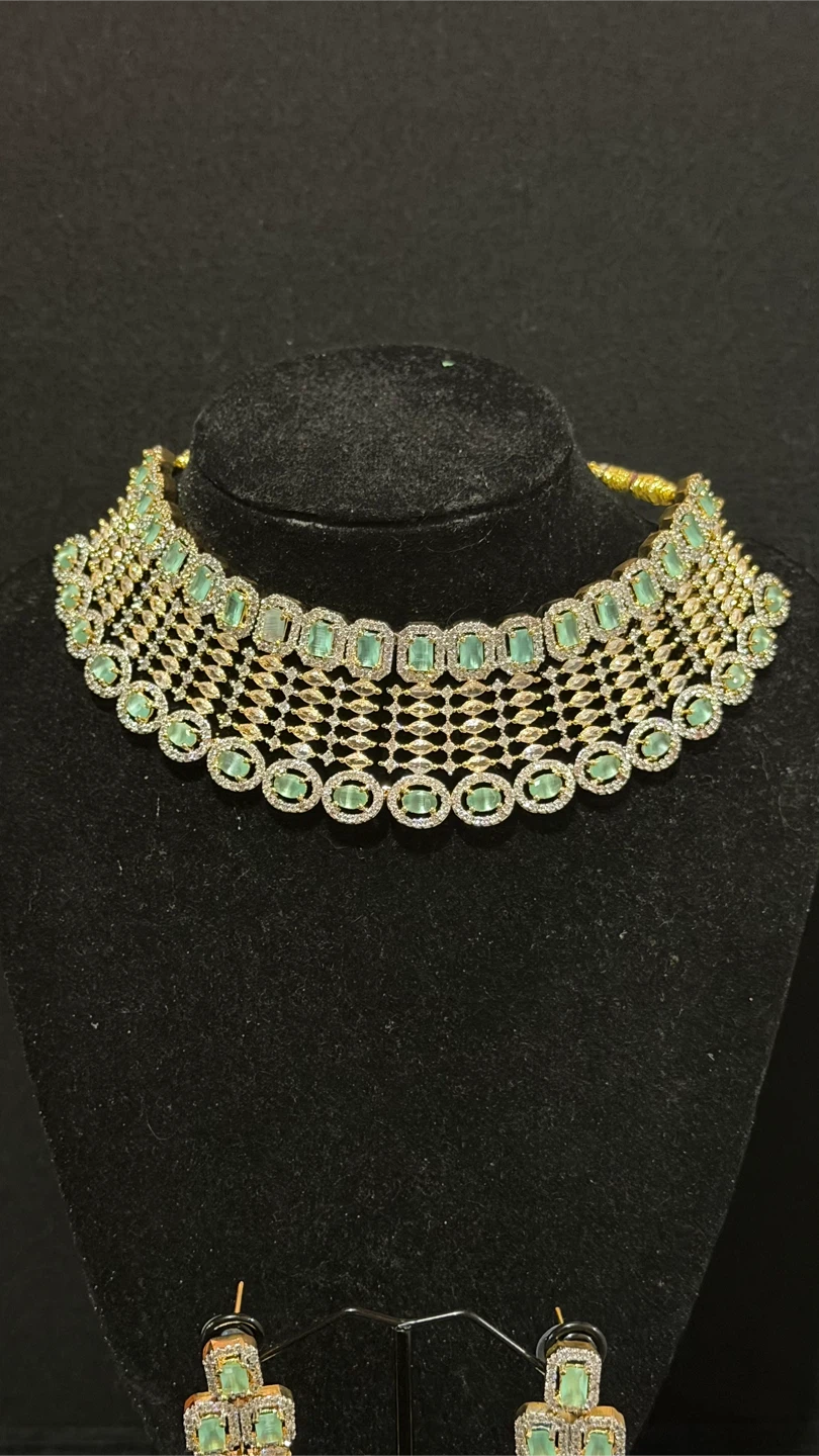 Emerald and Diamond Choker Necklace and Earring Set - photo 2
