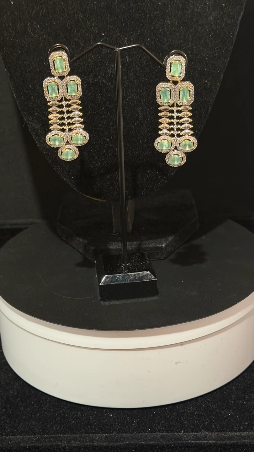 Emerald and Diamond Choker Necklace and Earring Set - photo 3