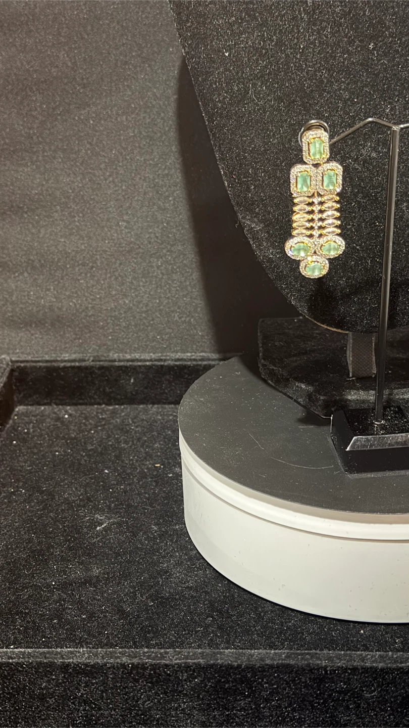Emerald and Diamond Choker Necklace and Earring Set - photo 4