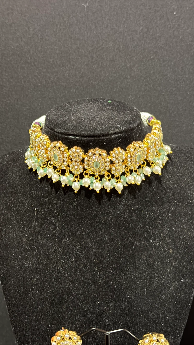 Gold plated Earrings with Green Stones and Pearls - photo 2