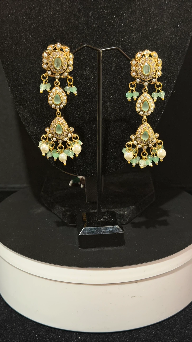 Gold plated Earrings with Green Stones and Pearls - photo 3