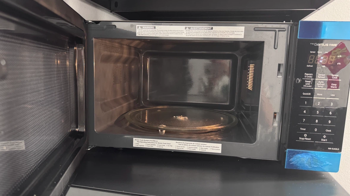Panasonic Genius Microwave Oven - photo 2