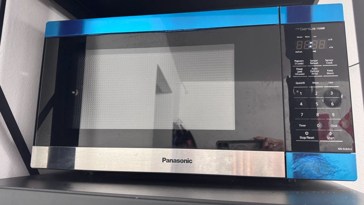 Panasonic Genius Microwave Oven - photo 3