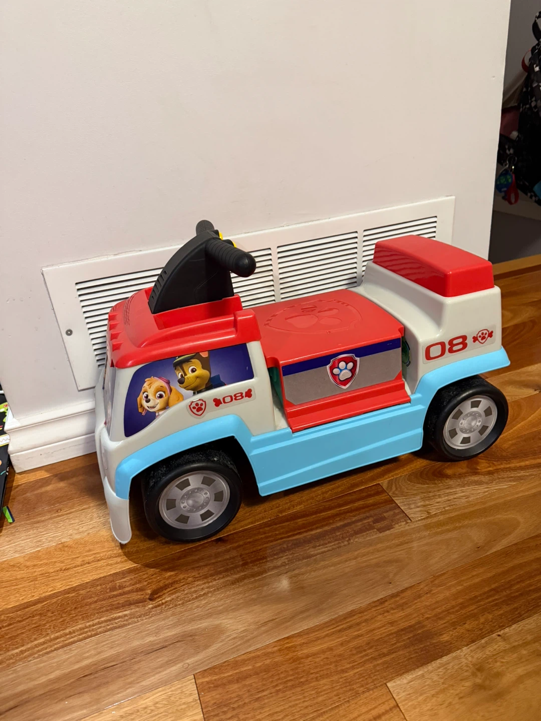 Paw patrol ride on toy - photo 2
