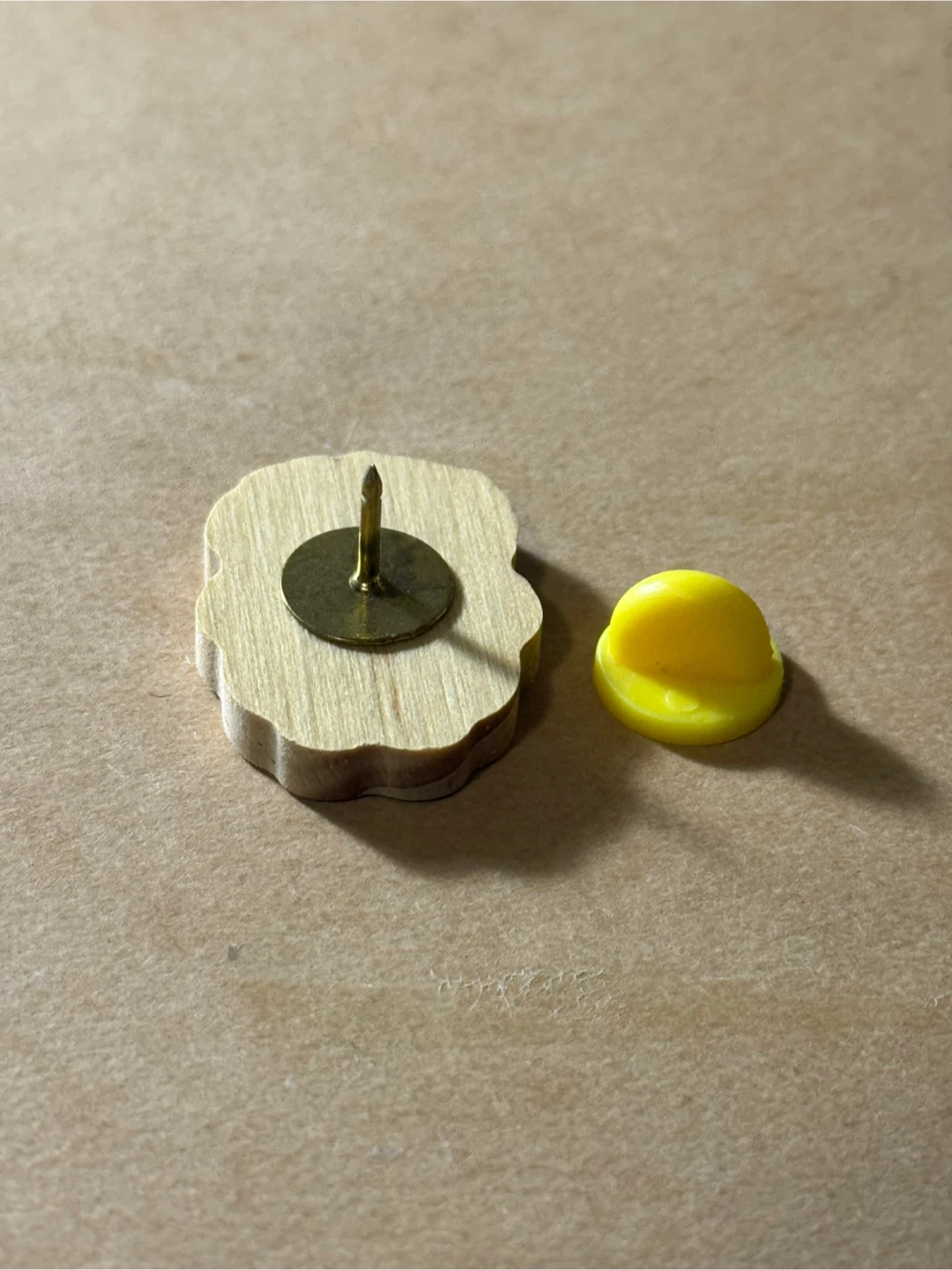 Yuji Itadori Jujutsu Kaisen Wooden Pin - photo 2